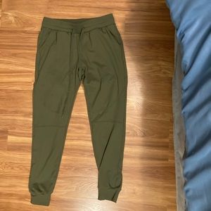 Buffbunny Jasmine Jogger olive green
